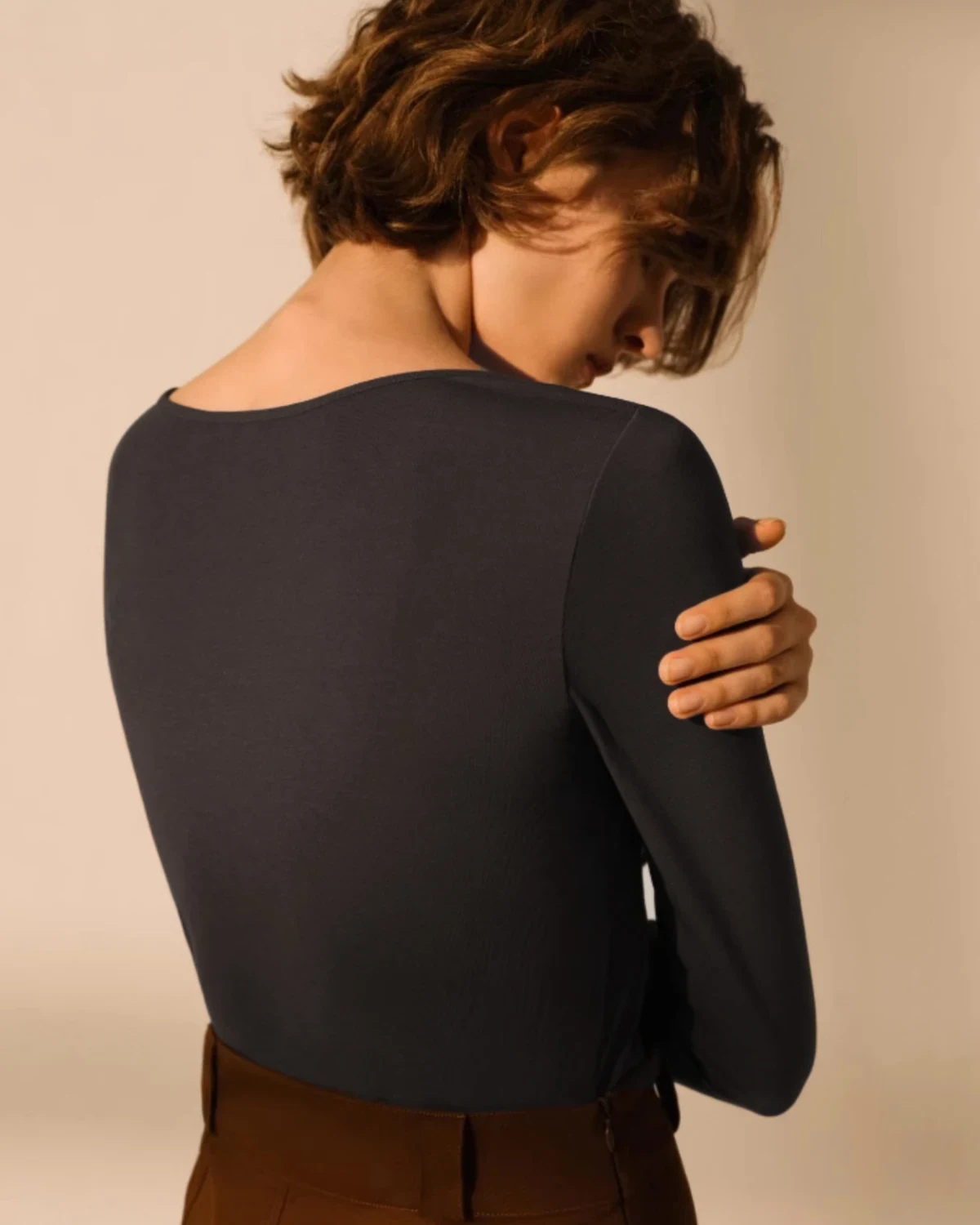Coconut-oil beauty round-neck base layer top, Fall/Winter women's, styled view